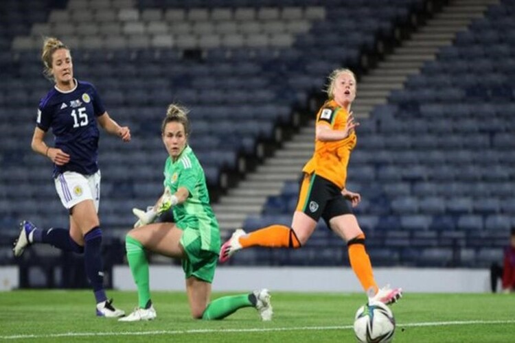 สกอตแลนด์พลาดสถานที่ในการแข่งขันฟุตบอลโลกหญิงเนื่องจากสาธารณรัฐไอร์แลนด์